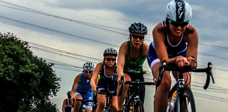 Cuál es la distancia de triatlón más popular?